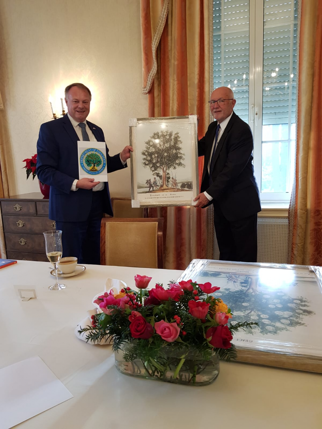 Handing over the watercolor to US Ambassador Pete Hoekstra