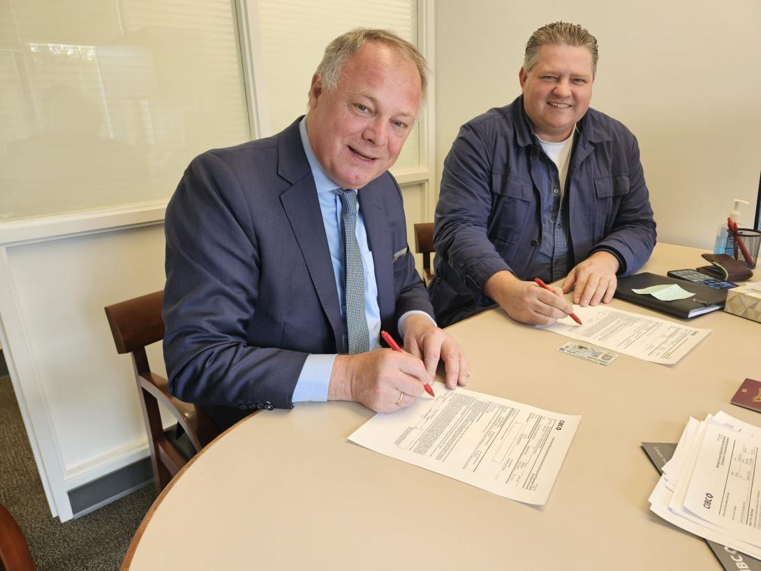 HJ and Gerrit R. Opening Bank Account Canada